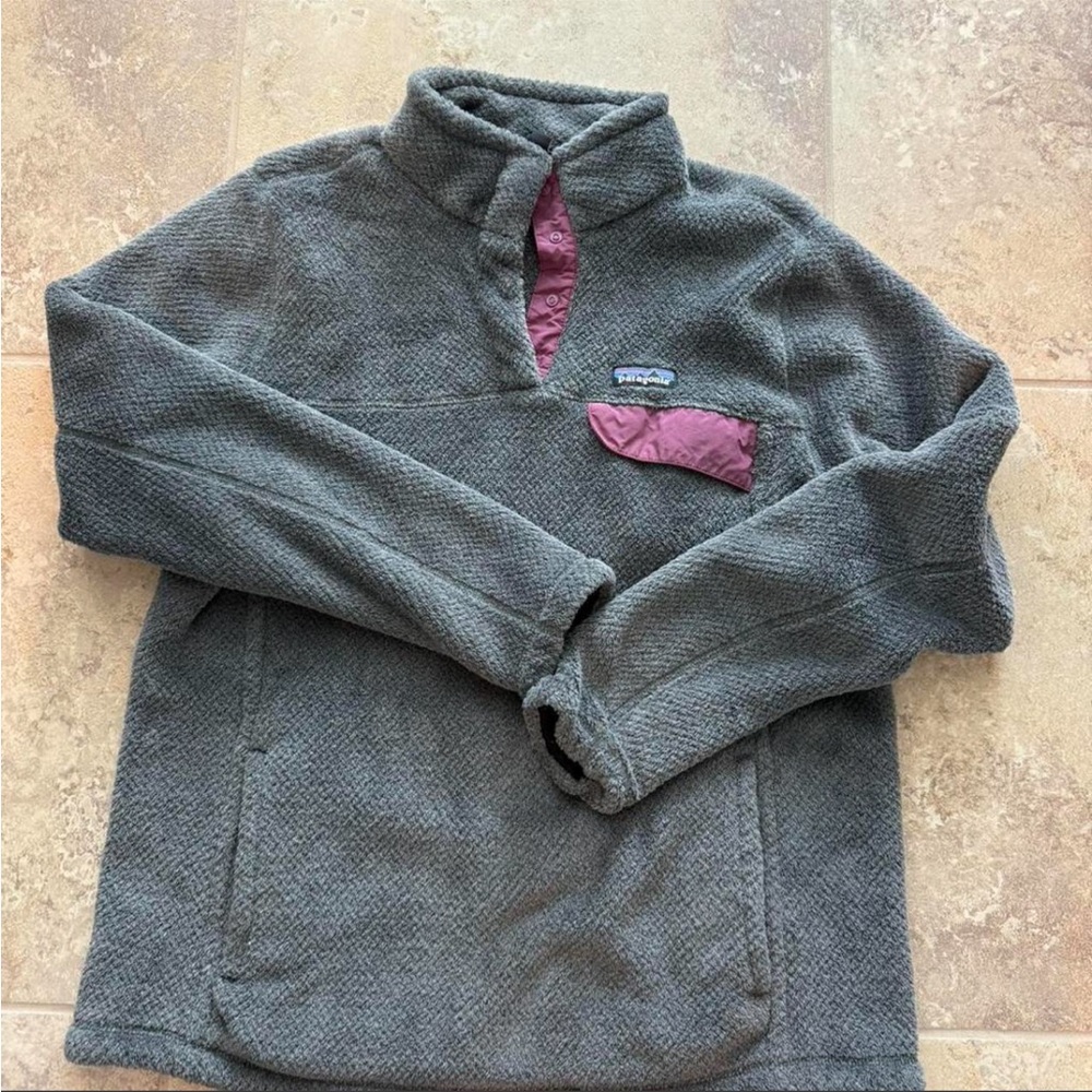 Patagonia Womens grey Fleece Zip Pullover with Plum Pocket Trim
